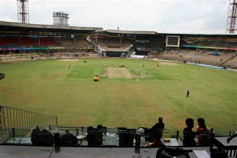 IND vs AUS 5th T20I, M Chinnaswamy Stadium Pitch Report | India vs Australia T20I Records ...