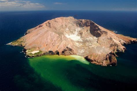 whakaari_-_white_island_volcano_in_new_zealand_20061112_a-a - Affordable Granite Surrey Ltd