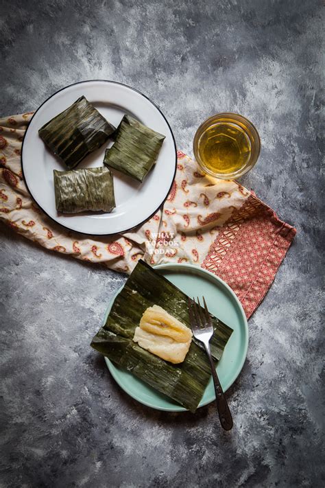 Kue Nagasari (Indonesian Rice Flour Cake with Banana)