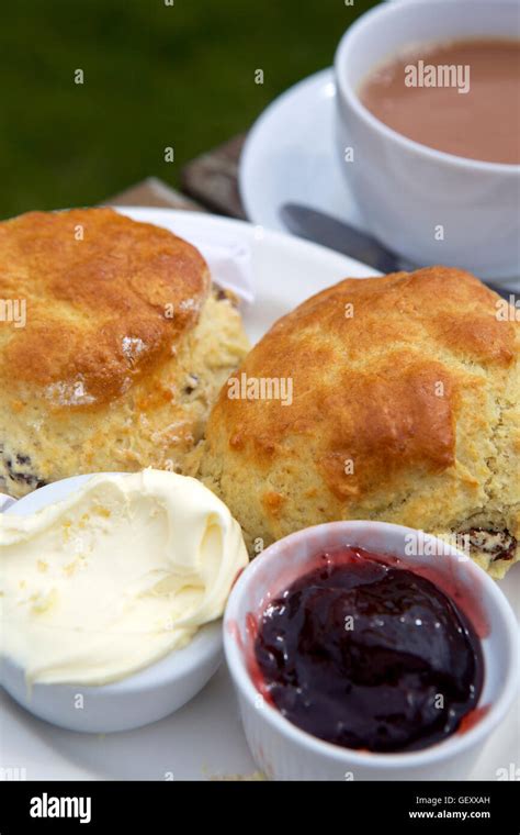 A Cornish cream tea Stock Photo - Alamy