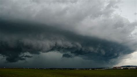 Squall Line - Types Of Severe Storms Squall Lines / A line of sudden, sometimes violent ...