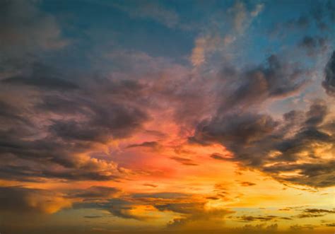 28,200+ Golden Hour Sky Clouds Stock Photos, Pictures & Royalty-Free ...