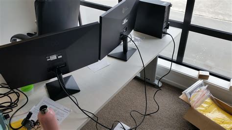 I connected all the cables but the Monitors still aren't working. : r/iiiiiiitttttttttttt