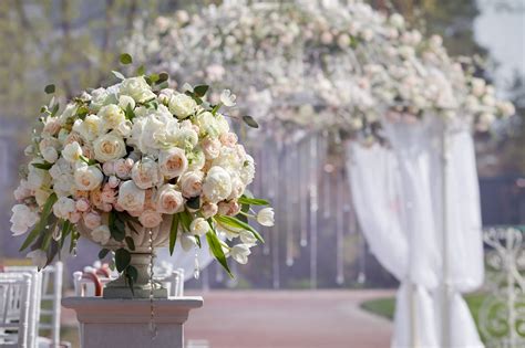 Peachtree Petals Blog: 10 Wedding Flower Arrangements That Are Out Of ...