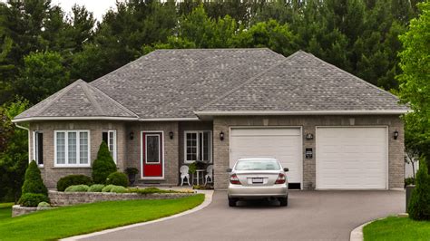 California-Style Bungalow Vs. Ranch-Style Bungalow: What's The Difference?