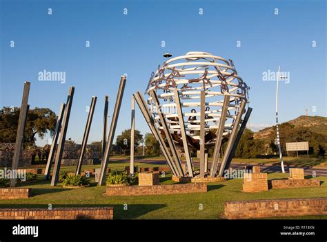 Fountain at sunrise in the Fountains valley, Pretoria, South Africa ...