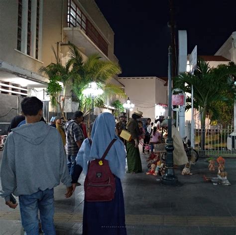 [Photoblog] Car Free Night Kota Lama Semarang, Seperti Apa Suasananya?