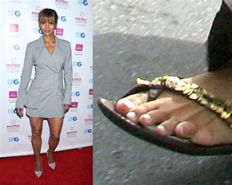 Weird Celebrity Feet: Pics Of Stars With Freaky Toes – Hollywood Life