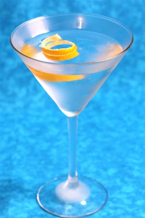 The Classic Original Martini Recipe, Stirred Not Shaken – Mix That Drink