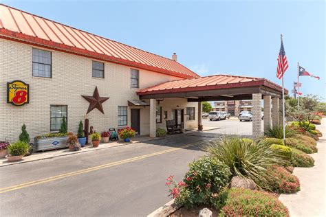 Super 8 by Wyndham Fredericksburg | Fredericksburg, TX Hotels