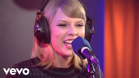 Taylor Swift - Shake It Off in the Live Lounge - YouTube