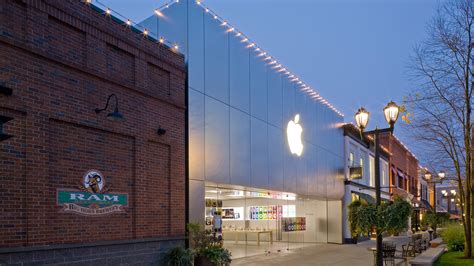 Apple University Village 2656 NE University Village Street Seattle, WA ...