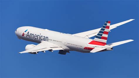 Tire Pressure Warning: American Airlines Boeing 777 Makes Los Angeles ...