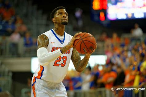 Florida Gators Chris Walker putting expectations aside | GatorCountry.com