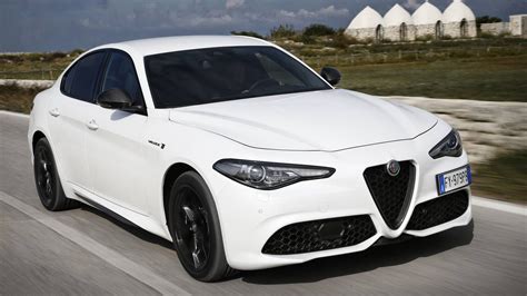 Alfa Romeo Giulia restyling 2021: mild hybrid e altre novità