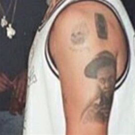 Drake Gets Lil’ Wayne Tattoo – itsOnlyEntertainment.net