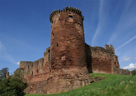 Bothwell Castle, Glasgow & Clyde Valley | WhichCastle.com