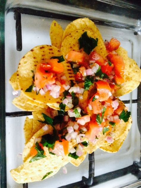 Nachos with Fresh Salsa