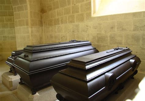 Mausoleum Burial Guide: Types, Benefits & Cost | Mausoleums.com