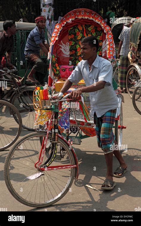 Cycle rickshaw bangladesh hi-res stock photography and images - Alamy