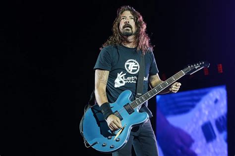 Happy Birthday, Dave Grohl (VIDEO)