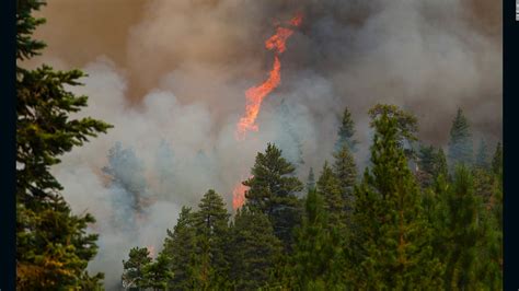 Oregon wildfire spreads in prime eclipse-viewing area - CNN