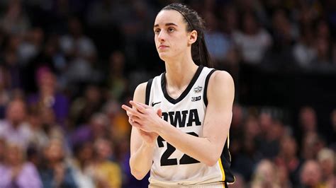 Technical foul on Iowa's Caitlin Clark leaves college basketball fans in disbelief during ...