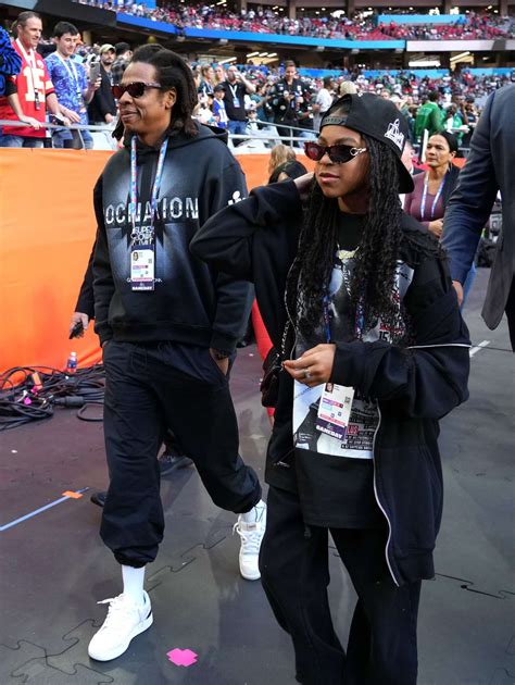 Jay-Z, Blue Ivy turn Super Bowl into cute daddy-daughter outing: See the photos - ABC News