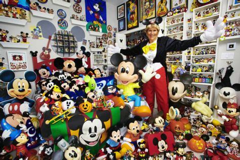 World's largest collection of Micky Mouse memoribilia | Extreme Hoarding | Mickey mouse, Disney ...