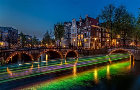 Amsterdam Nights: A Stunning 4K Ultra HD Time Lapse of Canals and Bridges