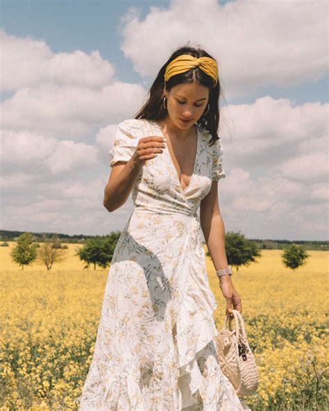 Summer in the English Countryside — Sarah Christine | Cute summer dresses, Simple summer outfits ...