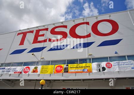 Tesco Extra Supermarket Store, Wellington Street, Slough, Berkshire ...