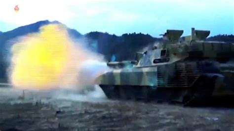 North Korea showed how their new M2020 tank fires 125mm gun