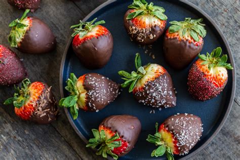 Chocolate Dipped Strawberries - Momsdish