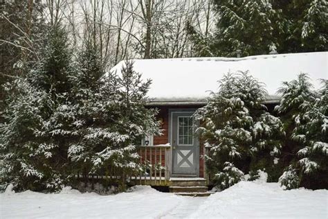 6 Romantic Getaways In Vermont (With Cabins!)