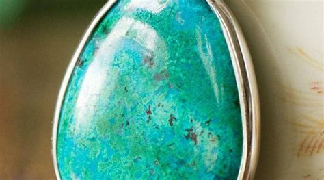 Chrysocolla Healing Properties and Meanings - Dearbeads