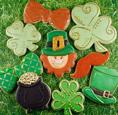 St. Patrick's Day cookie platter SweetKissedConfections.com | St patrick's day cookies, Shamrock ...