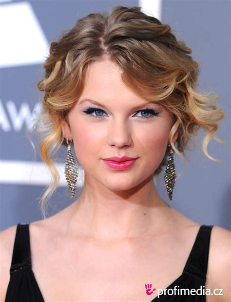 Taylor Swift - - hairstyle - easyHairStyler