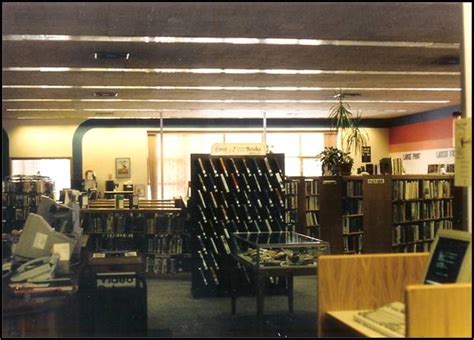 Here is an old school photo of the library in its previous location ...