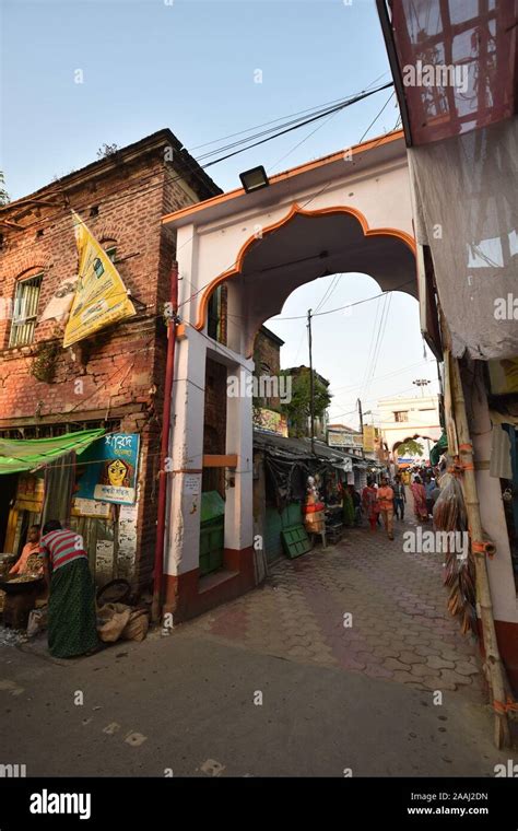 Kalibari area of the riverbank of the Ganges in Uluberia, West Bengal, India Stock Photo - Alamy