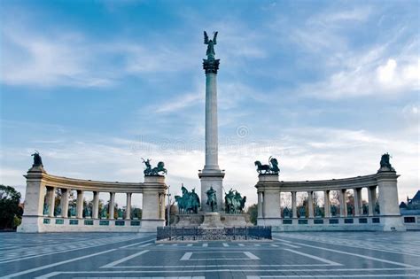 Heroes square in Budapest stock image. Image of memorial - 11892881