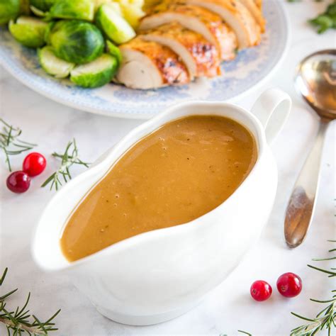 How to Make Gravy From Turkey Drippings (Roast Turkey Gravy) Brown ...