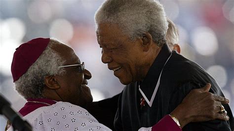 Desmond Tutu: South Africa anti-apartheid hero dies aged 90 - BBC News