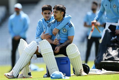 Shubman Gill and Ishan Kishan have a chat | ESPNcricinfo.com