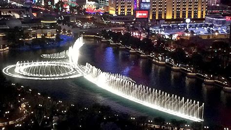 Amazing Bellagio Fountains Water Show At Night in Las Vegas in HD - YouTube