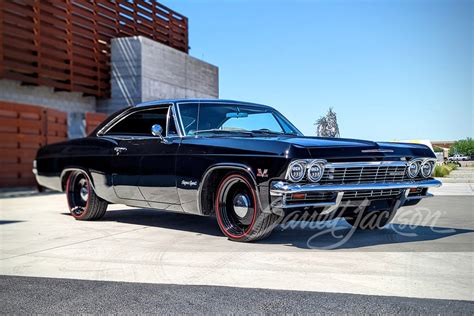 1965 CHEVROLET IMPALA SS CUSTOM HARDTOP - Front 3/4 - 260454