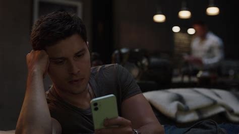 Apple IPhone Smartphone Of Ronen Rubinstein As Tyler Kennedy 'T.K ...