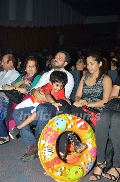 Emran Hashmi With His Family at Shiamak Davar show! Media