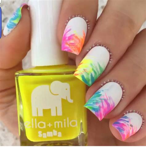 Cute summer nails but I’d try a natural pink instead of white Cute ...