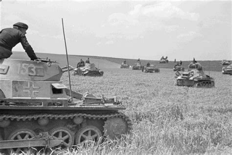 Des éléments de la 4e division de Panzer lors de la bataille de ...